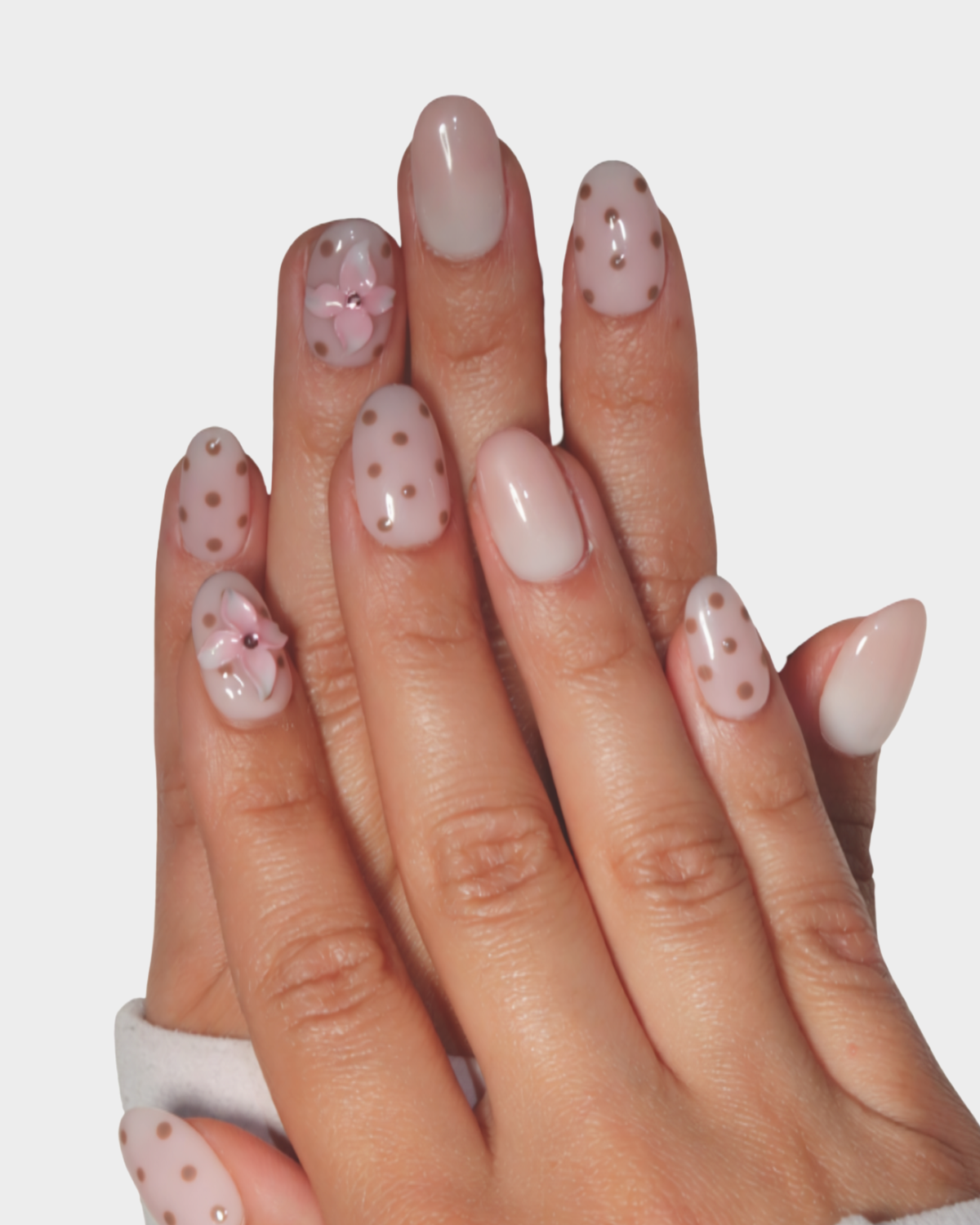 Dreamy Dots — Press-On Nails