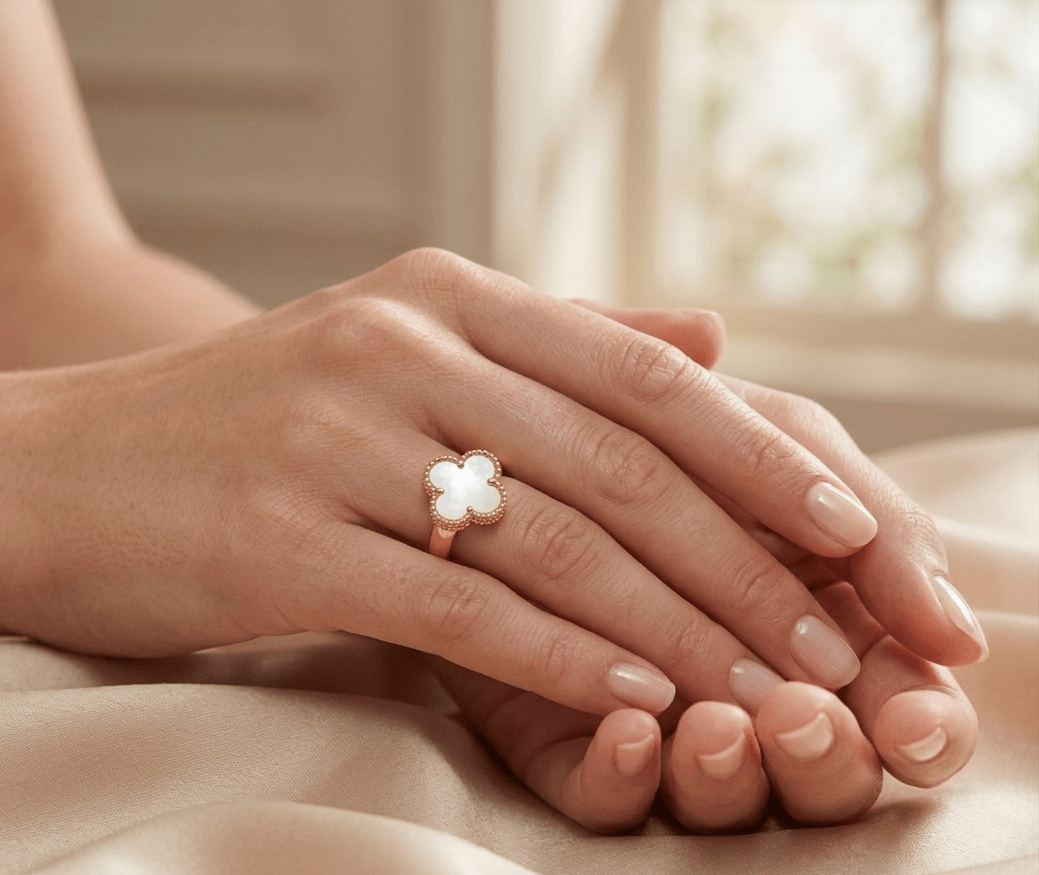 Clover Ring Pearl White Gold Tone