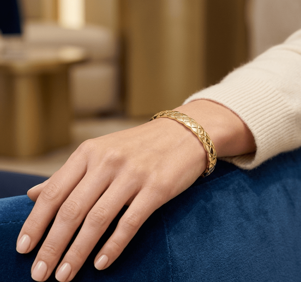 Bracelet Quilted Gold Tone Bangle